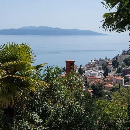 Апартаменты Carmen *